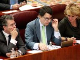 Esperanza Aguirre recoloca su gobierno tras la salida de Fisas a Europa