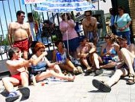Carabanchel y Aluche denuncian que la piscina de verano sigue inutilizada
