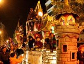 Miles de personas recibieron a los Reyes Magos en Chamartín