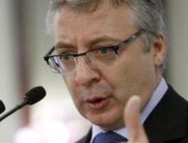 Blanco advierte a los controladores que recortará su sueldo haya o no acuerdo