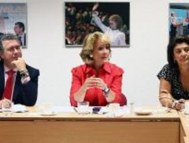 Aguirre se baja el sueldo un 2% y recomienda a todos los políticos de Madrid hacer lo mismo