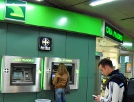 La vida cambia para el cliente de Caja Madrid tras su fusión fría con otras seis cajas regionales