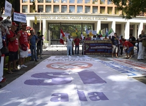 La Marea Blanca mantiene su lucha contra la privatización también en agosto