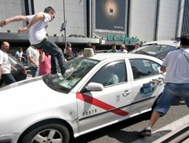 El taxi marcha contra 'la liberalización del vehículo de alquiler con conductor'