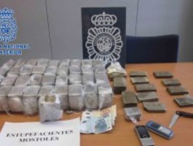 Tres marroquíes detenidos por tráfico de hachís en Móstoles