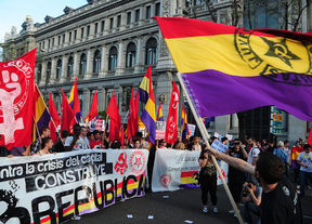 Convocan manifestaciones por la república y varios partidos piden un referéndum