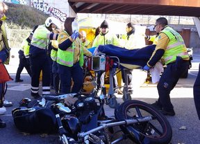 Herido muy grave un motorista tras colisionar con un taxi