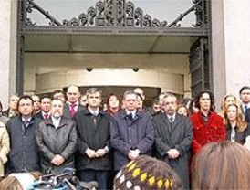 Cinco minutos de silencio en repulsa a la violencia terrorista
