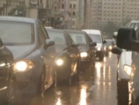 La lluvia complica los accesos a Madrid