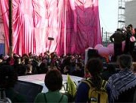 El Centro Social Seco festeja su realojo con una 'mudanza rosa'