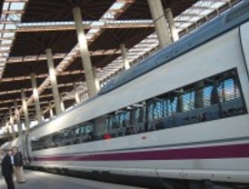 Renfe celebra el primer año del AVE Madrid-Valencia con billetes a 25 euros