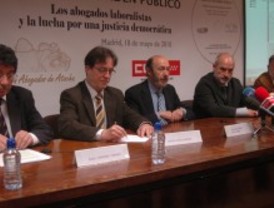 Rubalcaba recomienda el estudio de la Transición entre los jóvenes