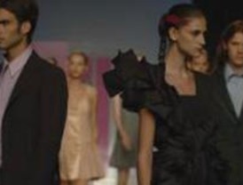 El 29% de las madrileñas prevé gastar entre 50 y 100 euros en moda por internet en Navidad