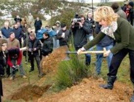 Aguirre planta el árbol 6 millones del Plan de Repoblaciones