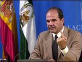 Chaves acusa a Aguirre de romper el 'compromiso' de una 'campaña limpia'