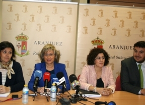 En el centro, la alcaldesa de Aranjuez