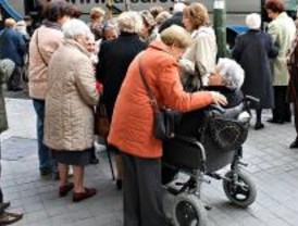 La atención a dependientes, seis veces menor en Madrid