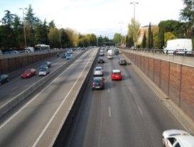 Herida tras colisionar un autobús y un turismo