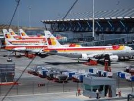 Iberia manda los primeros expedientes a pilotos por la huelga de celo