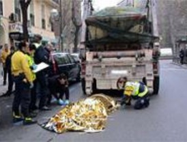 Muere un hombre tras ser atropellado por un camión