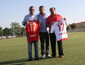 Javier Camuñas inaugura el nuevo campo de fútbol de Parla que lleva su nombre