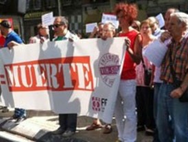 Concentración contra la reforma sanitaria en el Gregorio Marañón