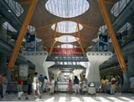 Barajas activa la alerta local en dos ocasiones por sendos aviones averiados