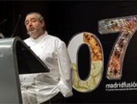 Santamaría arremete contra los colegas que pierden la honestidad por las modas vanguardistas