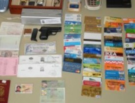 Detenidos 12 falsificadores de tarjetas