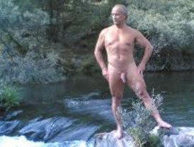 Decenas de madrileños practican nudismo en la Pedriza