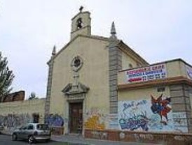 El párroco de la 'Iglesia roja' dice que no se abusa de la Eucaristía