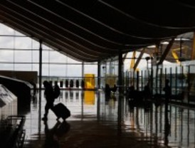 Barajas cancela 28 vuelos con Irlanda, Reino Unido y Holanda por la nube volcánica