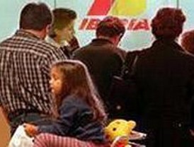 Los trabajadores de Iberia son convocados a una concentración en Barajas