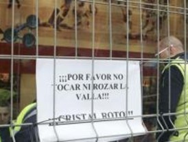 Alunizaje en la tienda del Atleti con una tapa de alcantarilla