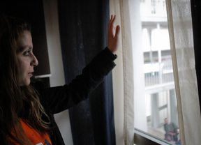 Parado el desahucio de una familia en La Peseta