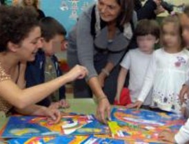 Enseñan la igualdad en puzzles y cuentos