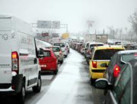 Las carreteras Navacerrada y el Henares se preparan para la nieve