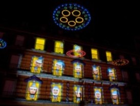 La Plaza Mayor felicita las navidades con luces y sonido