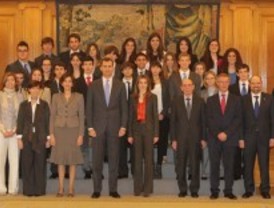 Los Príncipes de Asturias reciben a 'nuestros jóvenes europarlamentarios'