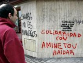 La oficina de turismo de Marruecos amanece con pintadas por Aminatu Haidar