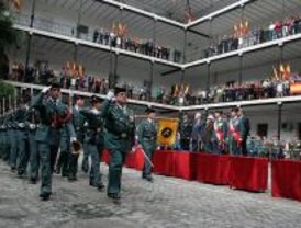 Mestre preside la celebración del Pilar organizada por la Guardia Civil