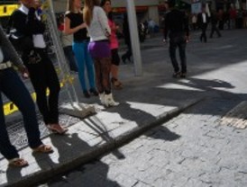 El PSOE denucia que las prostitutas de la calle Fortuny 'acosan' a los vecinos