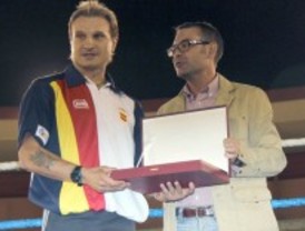 Cientos de personas homenajean al 'lince' Castillejo en Parla