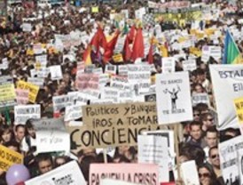 Miles de personas exigen dejar de ser 'mercancías' de políticos y banqueros