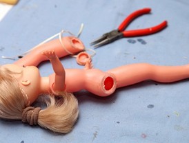 Un hospital para los juguetes rotos