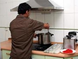 Los inmigrantes viven en España con un 10% de su sueldo