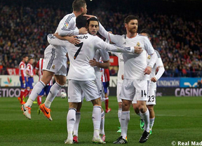 Los jugadores del Real Madrid celebran su victoria en semifinales de la Copa ante el Atlético de Madrid