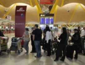 Retrasos en Barajas por vuelos de calibración