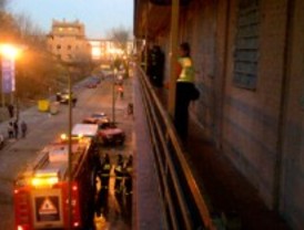 Muere carbonizada en un incendio en Carabanchel
