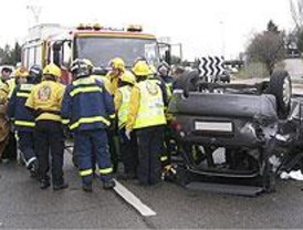 Herido muy grave un joven al volcar su coche en la M-607